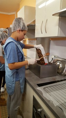 1-  fonte et coulage du chocolat